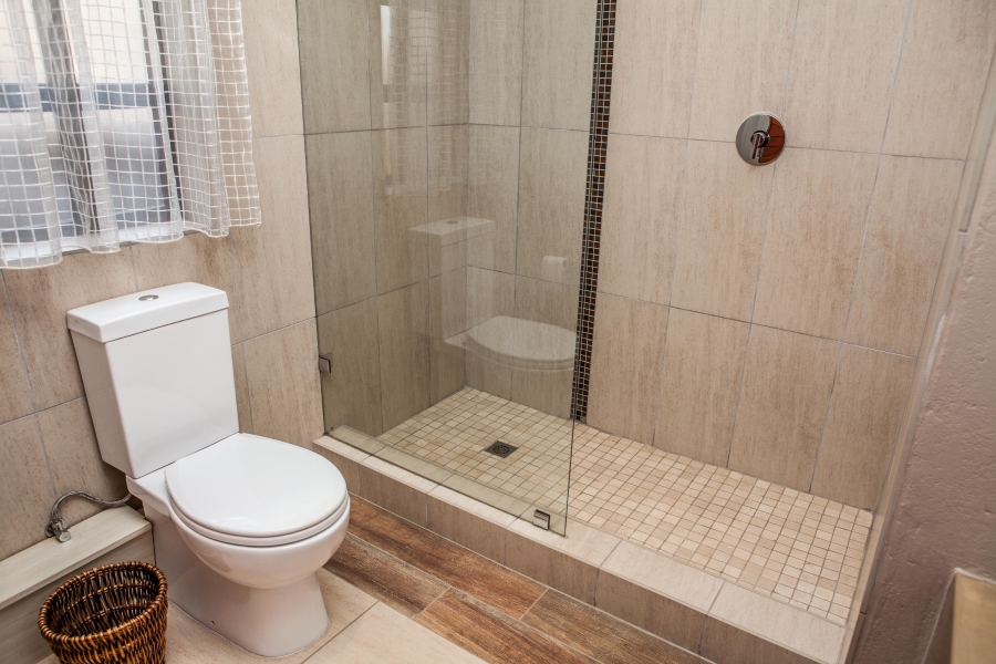 5 Bedroom Property for Sale in The Coves North West